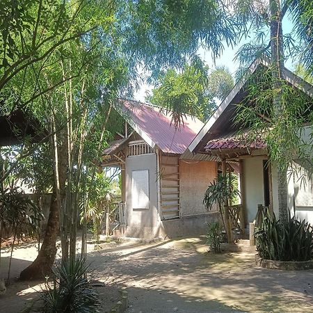 Oyo 93766 Bunga Homestay Near Taman Lembah Bonjeruk Exterior photo