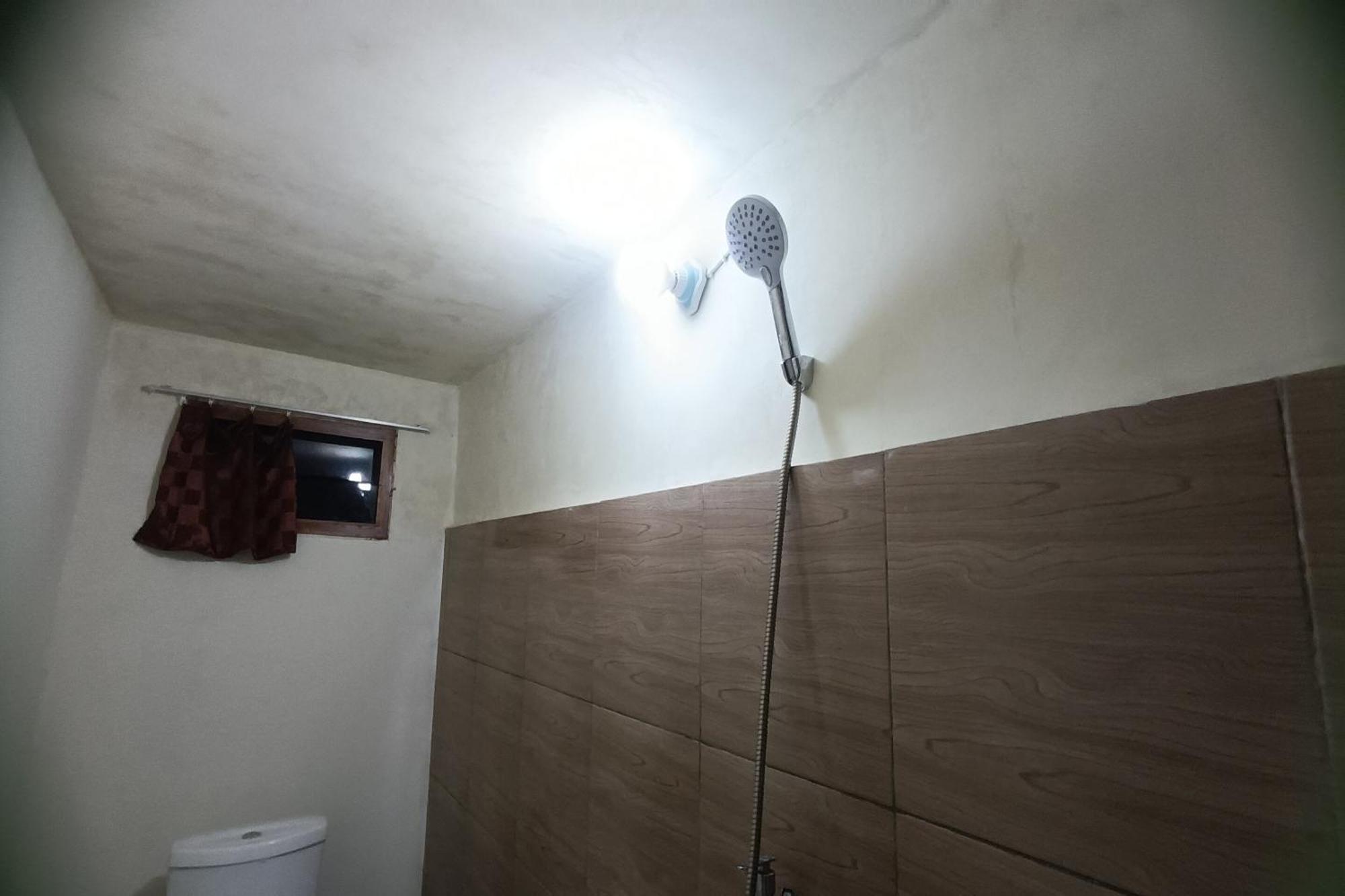Oyo 93766 Bunga Homestay Near Taman Lembah Bonjeruk Exterior photo