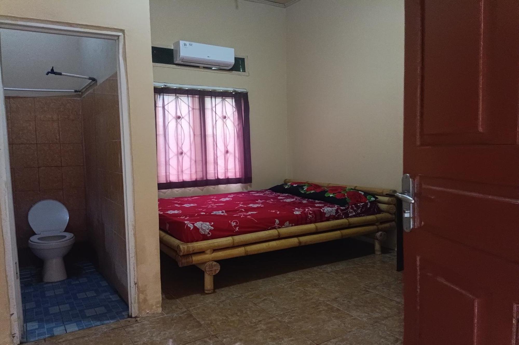 Oyo 93766 Bunga Homestay Near Taman Lembah Bonjeruk Exterior photo
