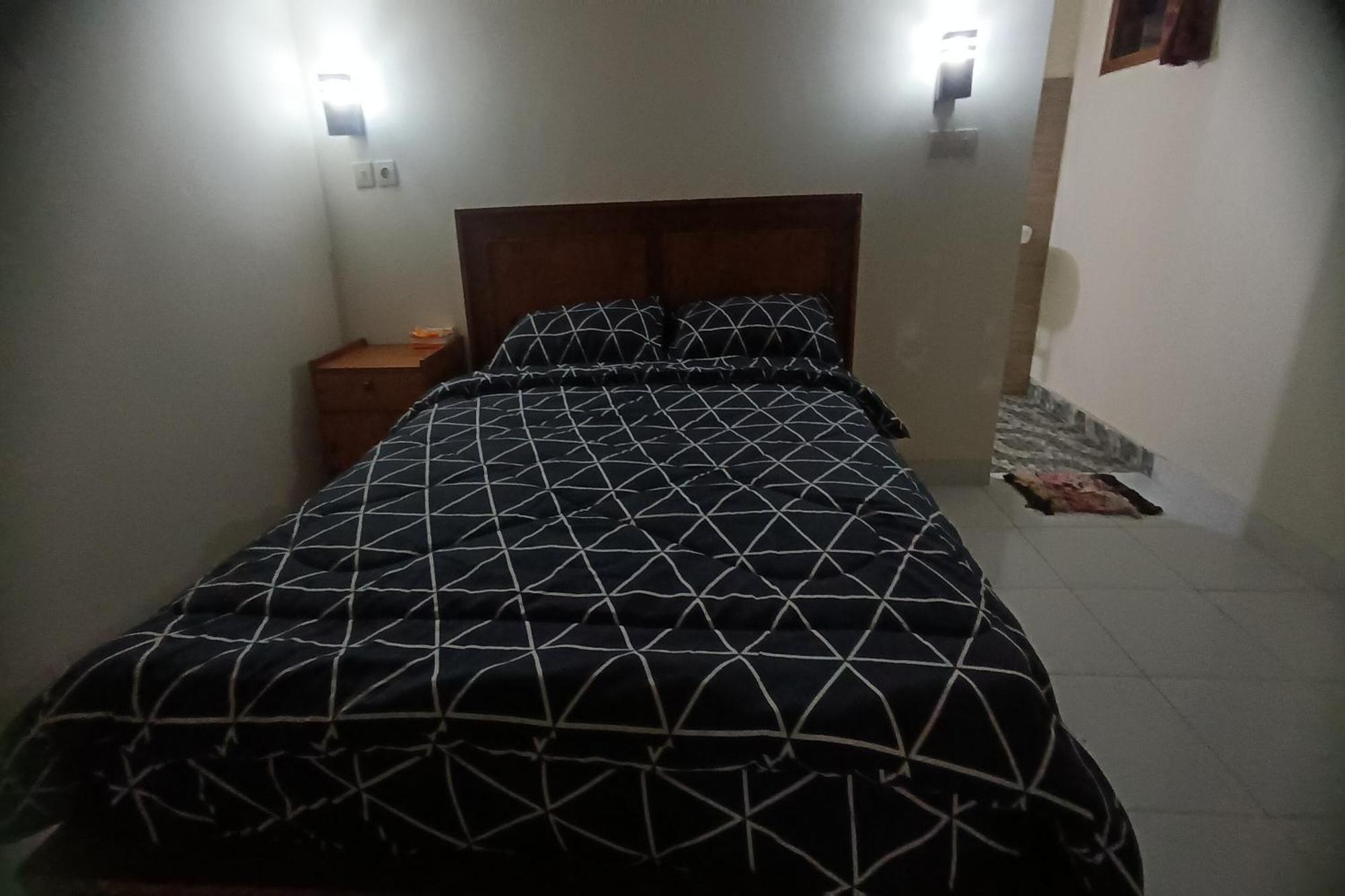 Oyo 93766 Bunga Homestay Near Taman Lembah Bonjeruk Exterior photo