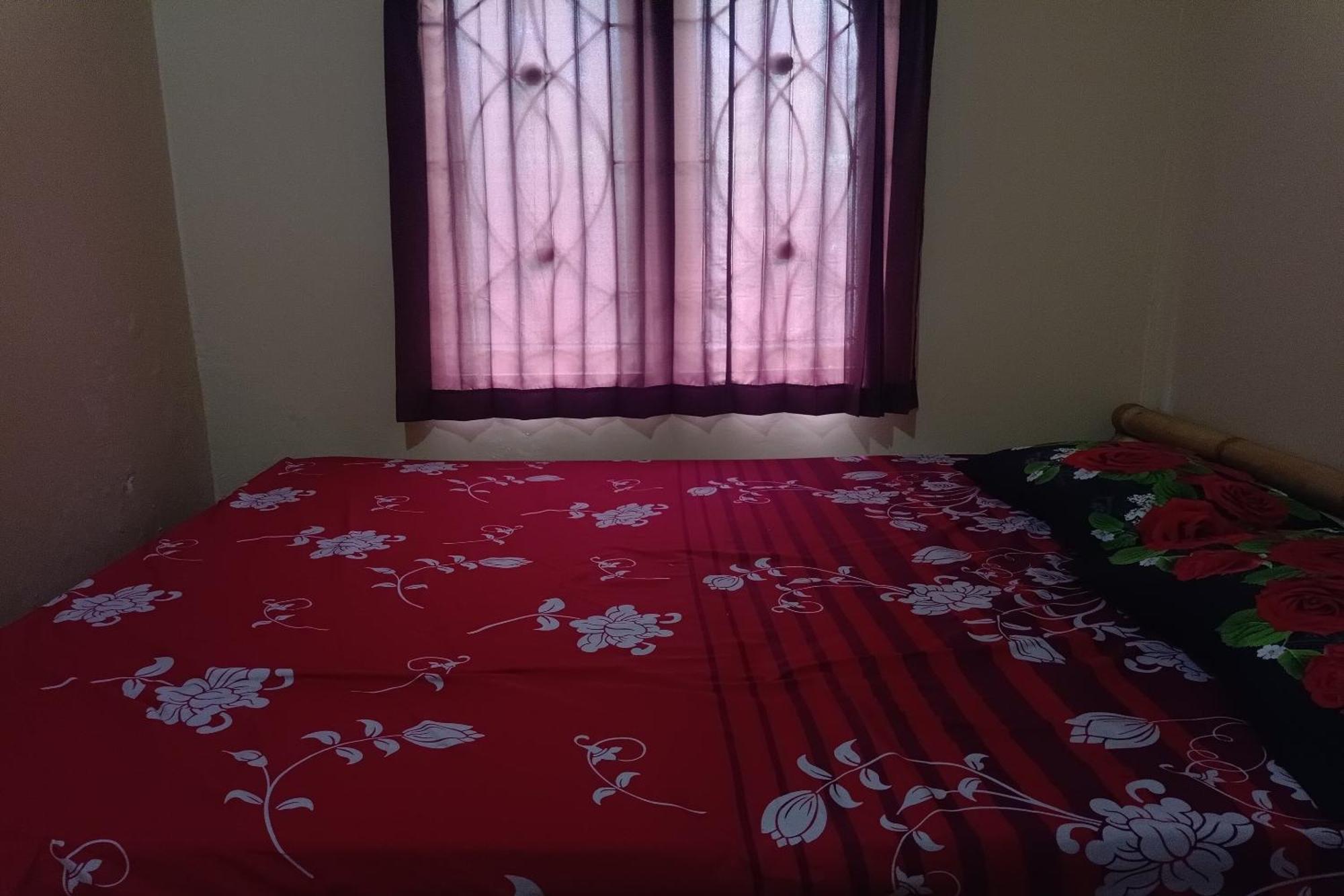 Oyo 93766 Bunga Homestay Near Taman Lembah Bonjeruk Exterior photo