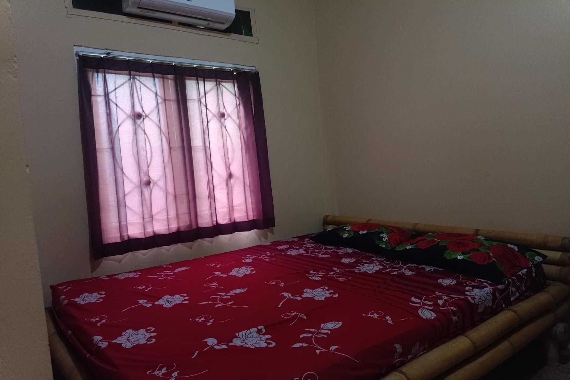 Oyo 93766 Bunga Homestay Near Taman Lembah Bonjeruk Exterior photo